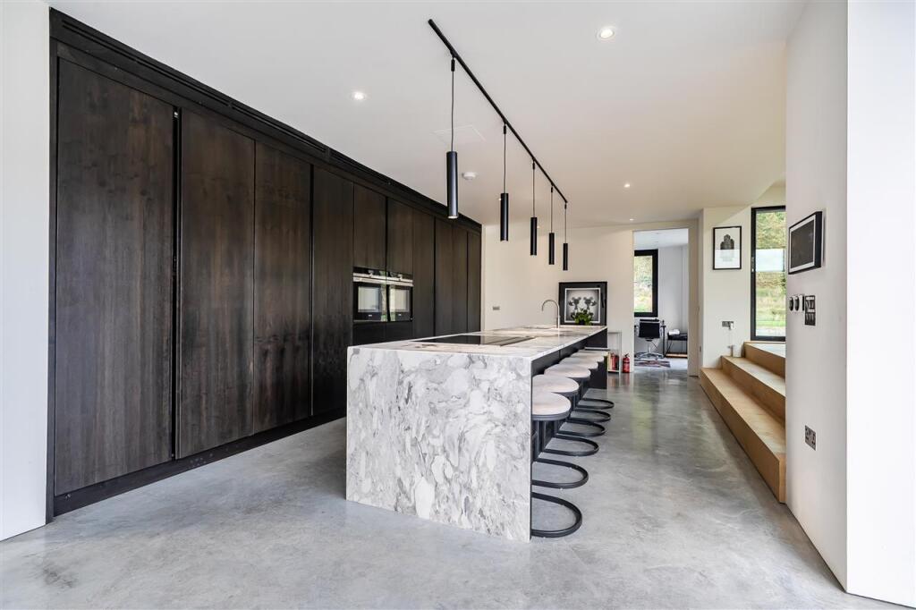House in Hythe, Sandling, Saltwood - More