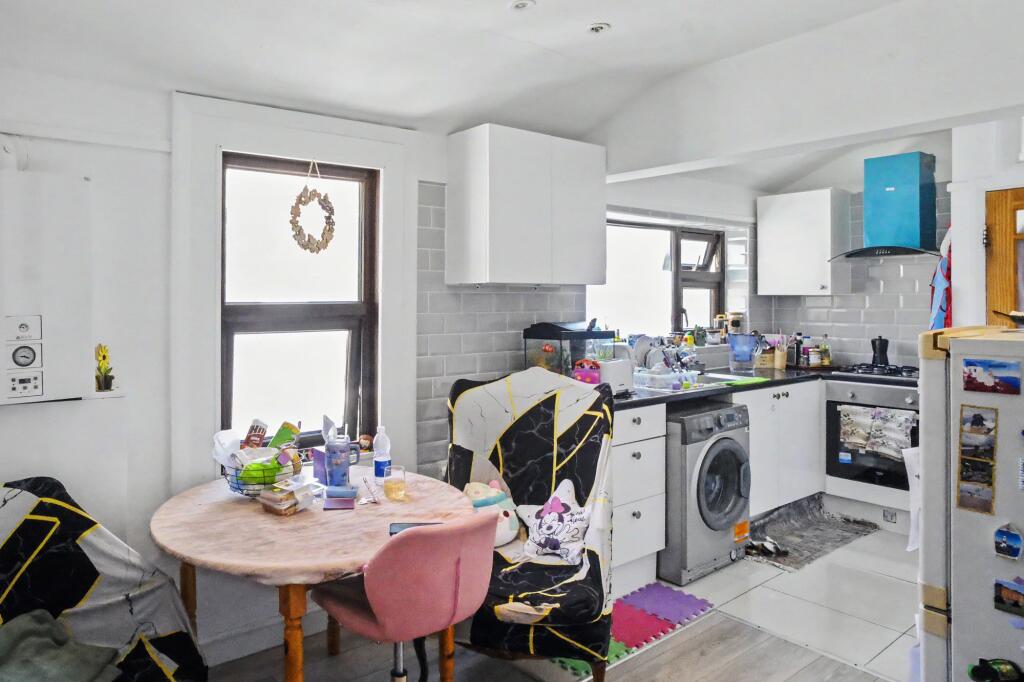 Apartment in London, Hanwell - View 3