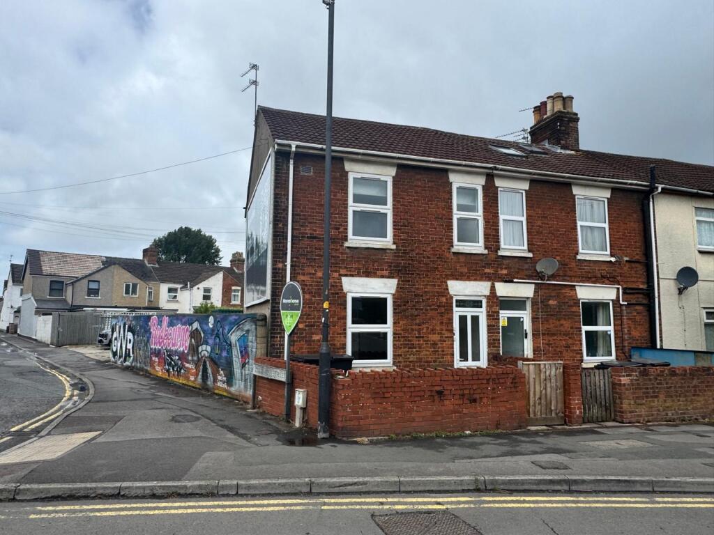 Apartment in Swindon, Churchward, Rodbourne - More