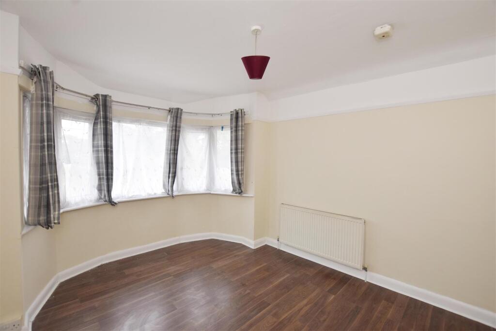 Apartment in Harrow - More