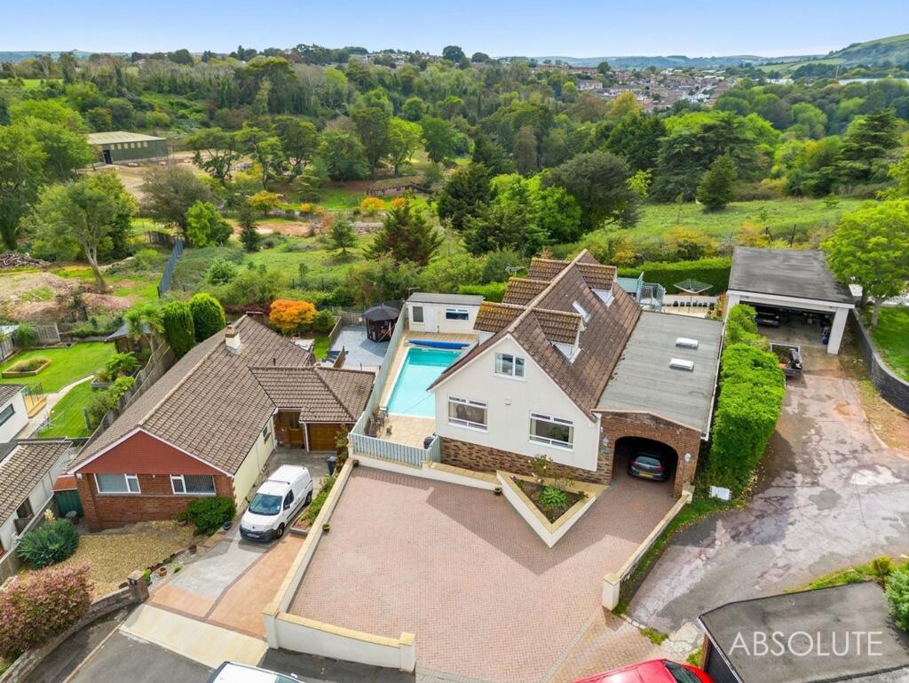 4-bed detached on Oatlands Drive, Paignton, TQ4, £595,000