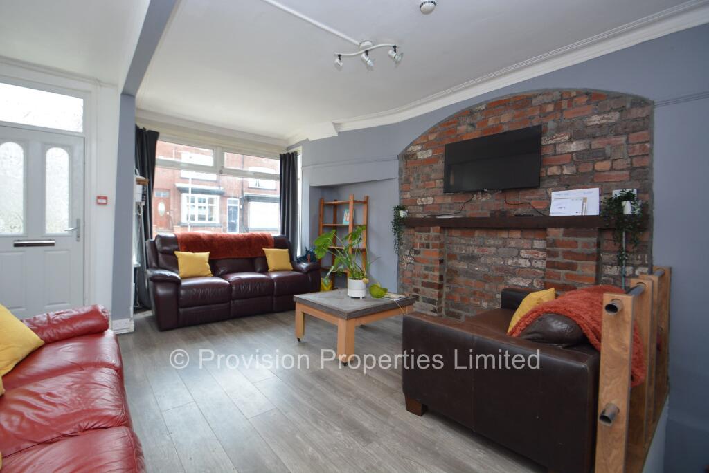 8 bedroom terraced house for rent