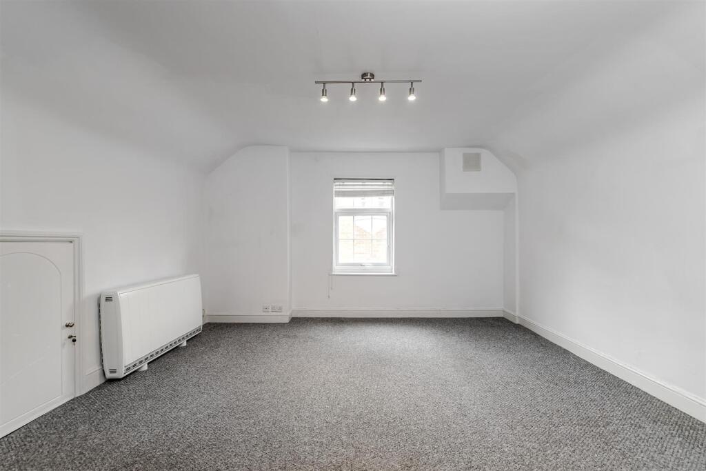 Apartment in St Albans - View 4