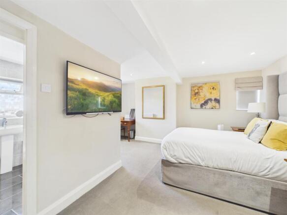 FIRST FLOOR BEDROOM