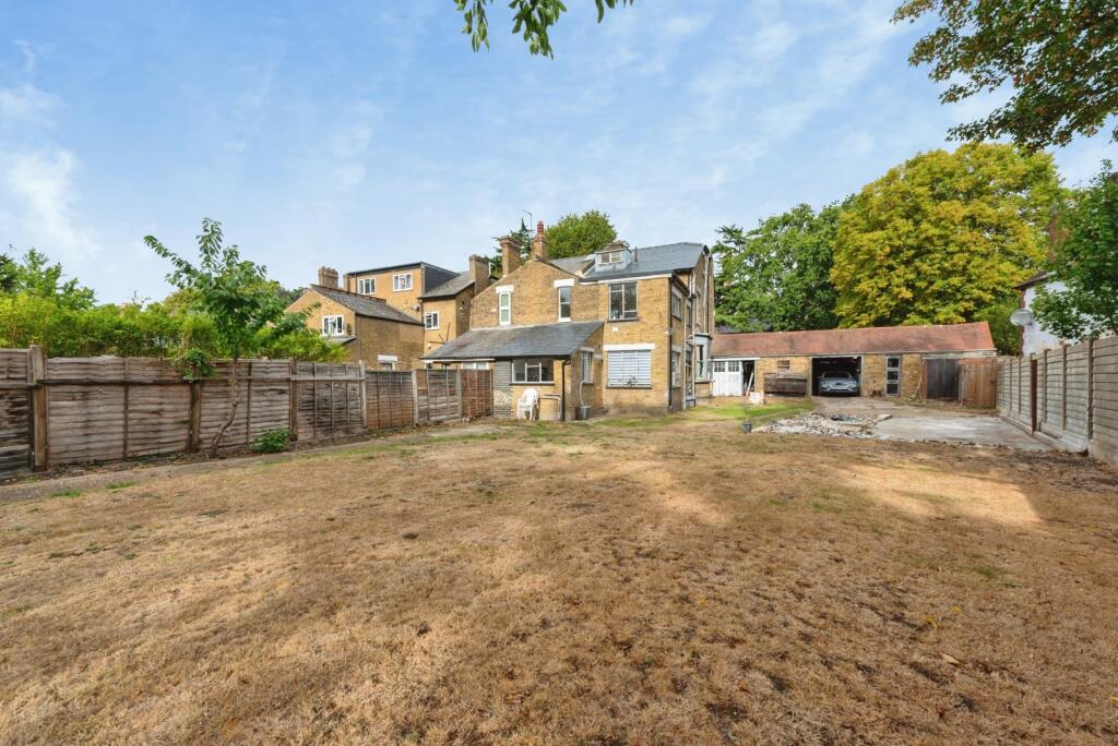 House in London - View 3
