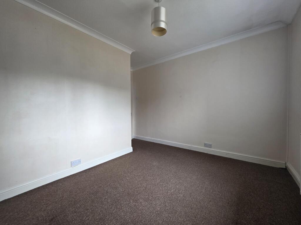 House in Wolverhampton, West Midlands - More