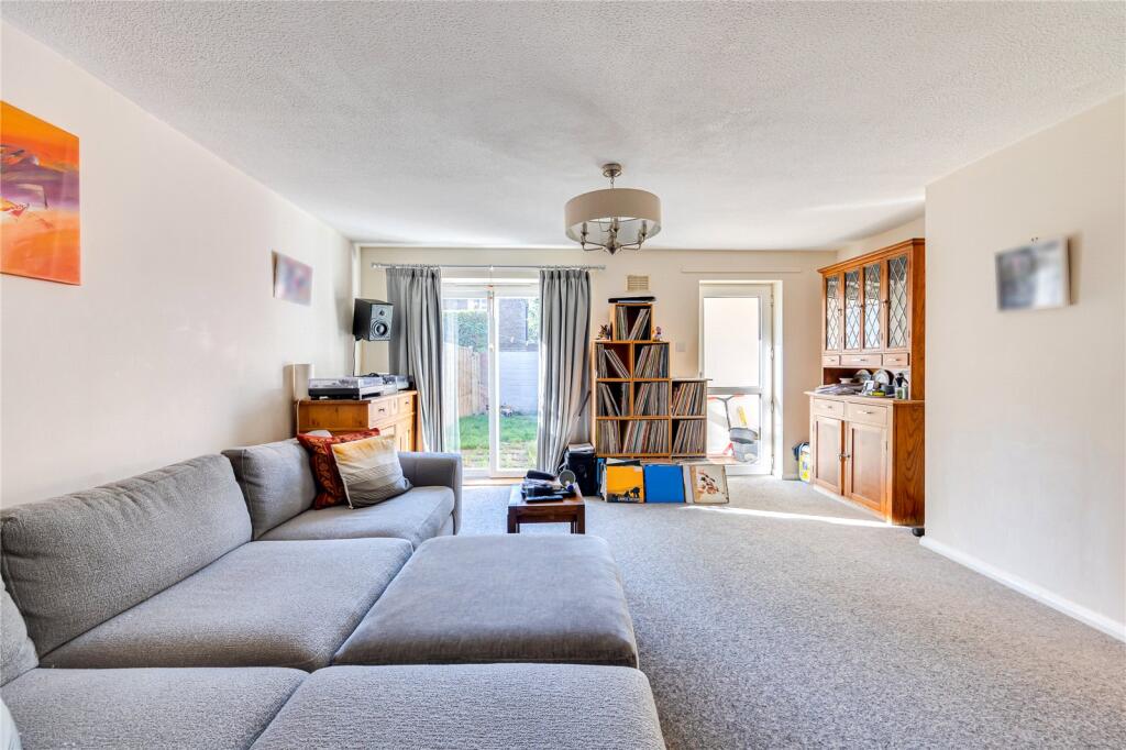 Mount Pleasant Avenue, Toddington, Bedfordshire, LU5 photo 3