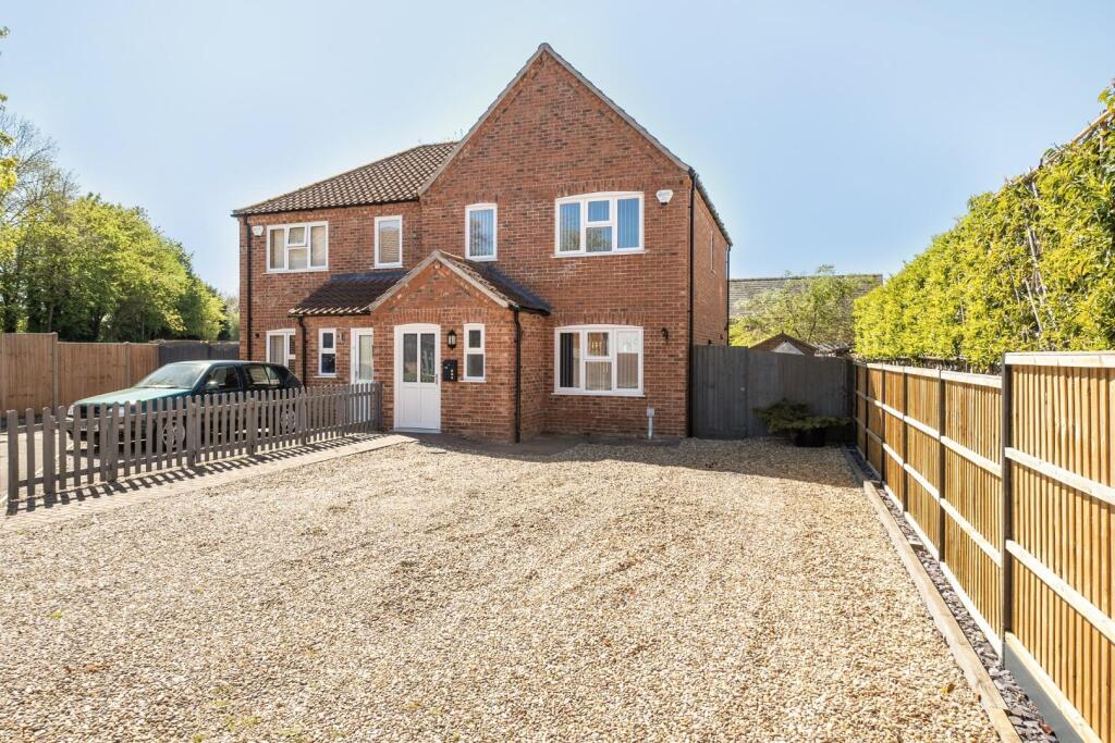 Main image of property: Oak Tree Meadow, Horncastle, Lincs, LN9 5PG