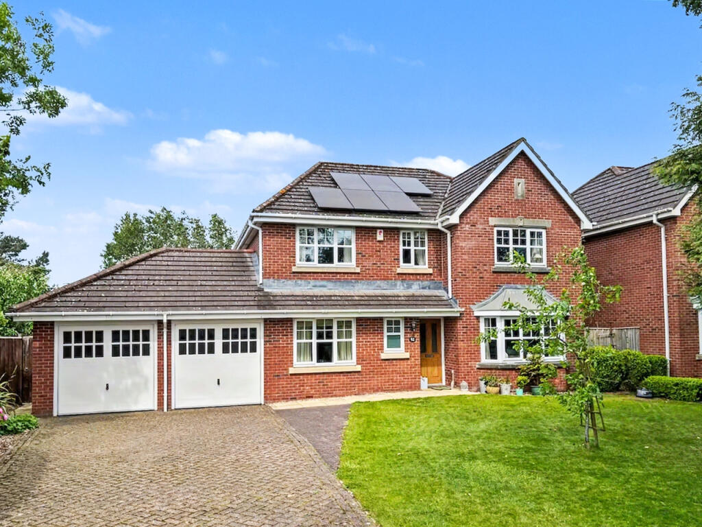 Main image of property: Moor Lane, PR4