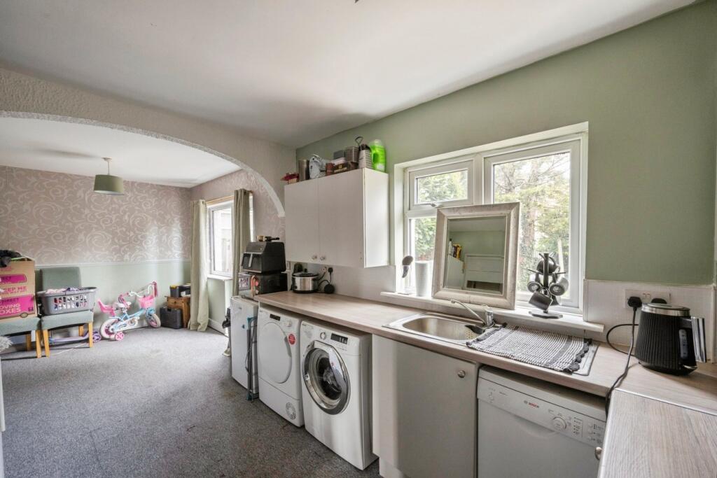The Oval, Dunscroft, Doncaster, DN7 - View 6