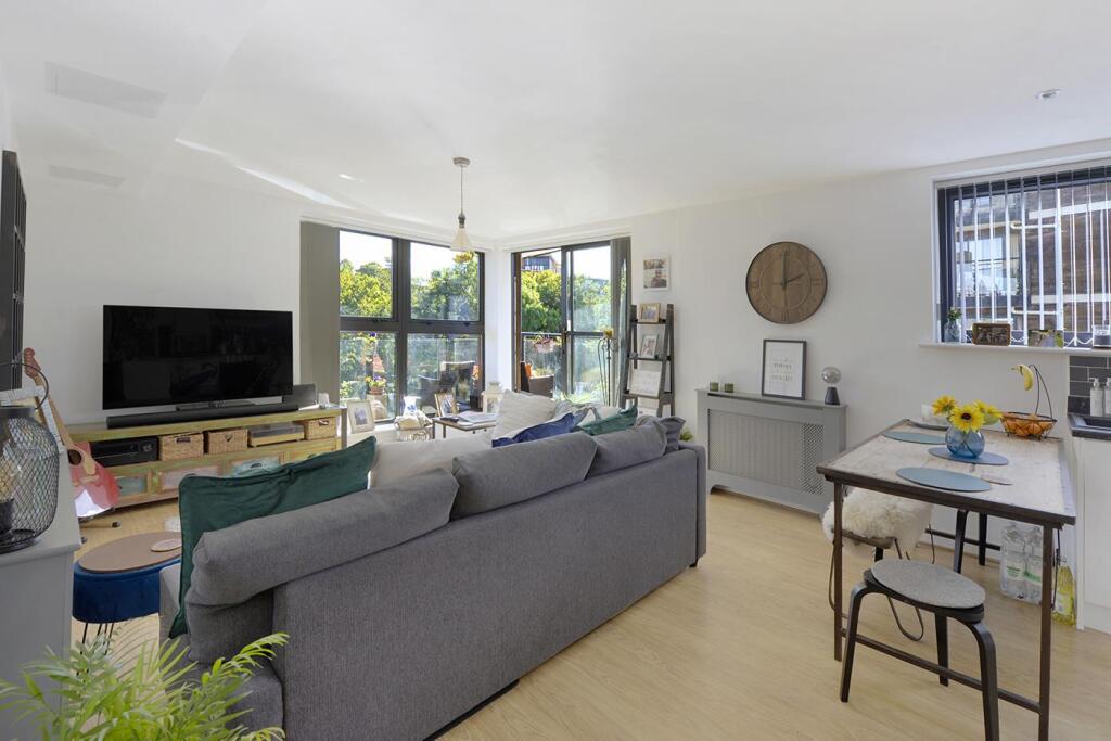 Apartment in Maidstone, Kent - View 5