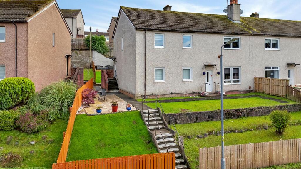 3-bed flat on Shakespeare Avenue, Clydebank,, £119,995