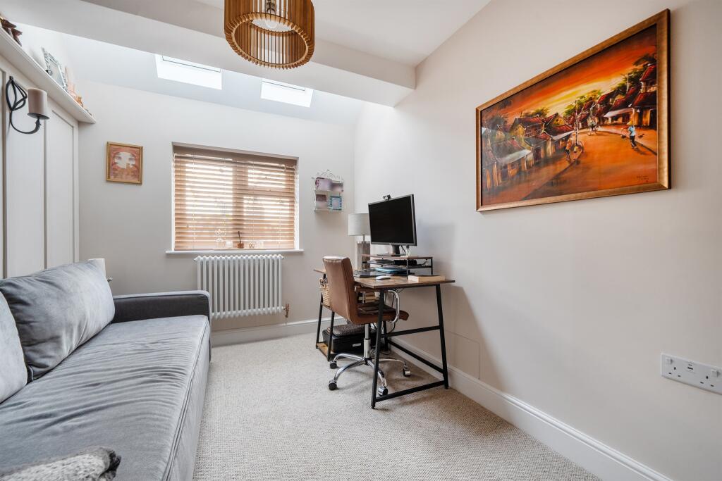 House in Slough - View 5