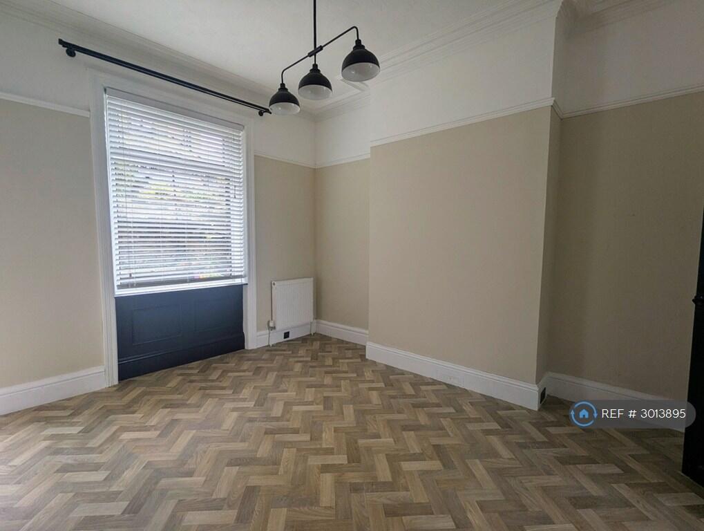 House in Halifax - View 4