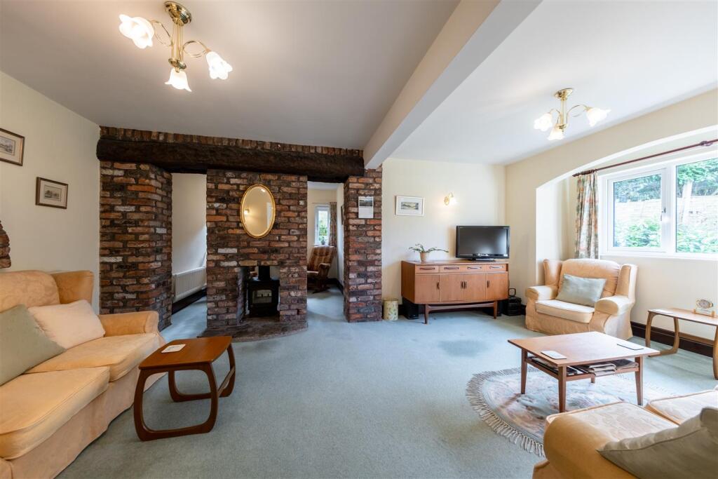 House in Hartford, Cheshire West and Chester - More