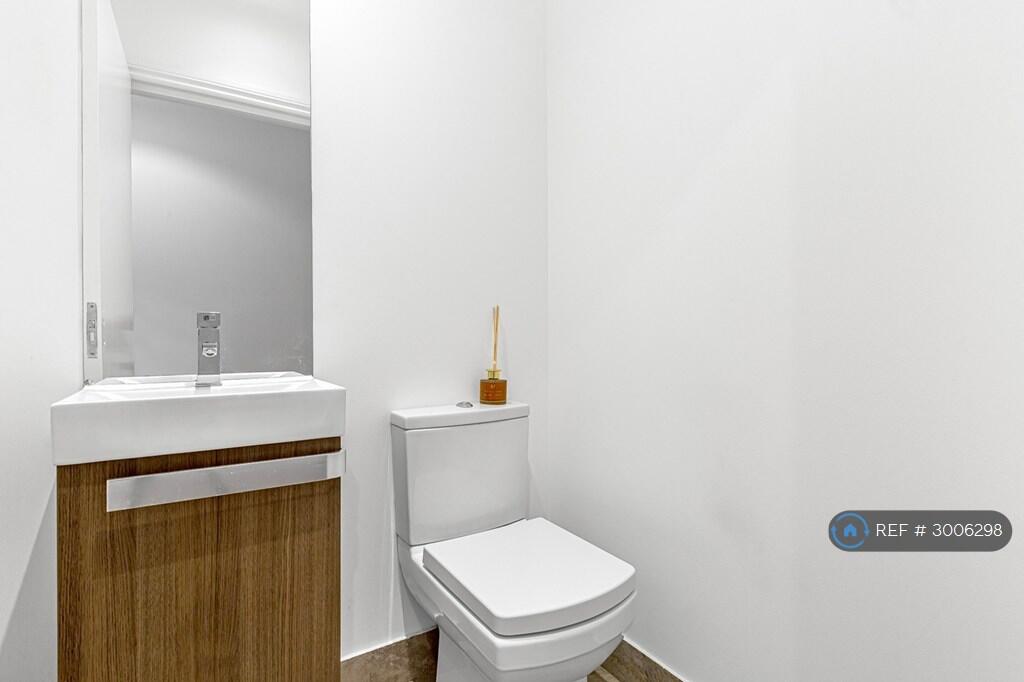Apartment in London - View 3