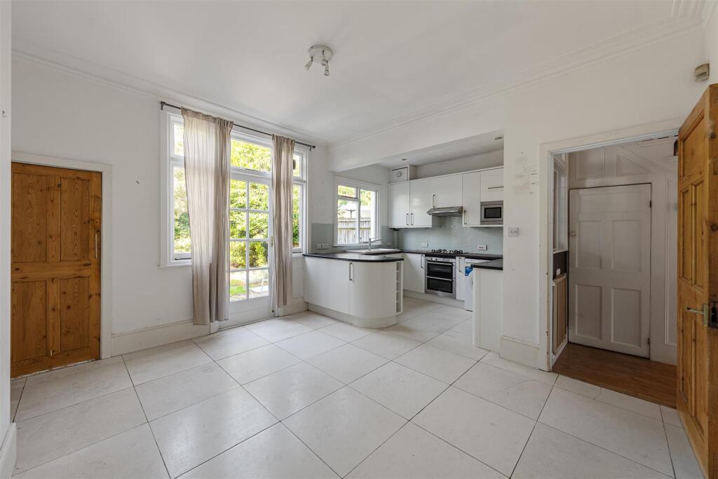 House in London - View 3