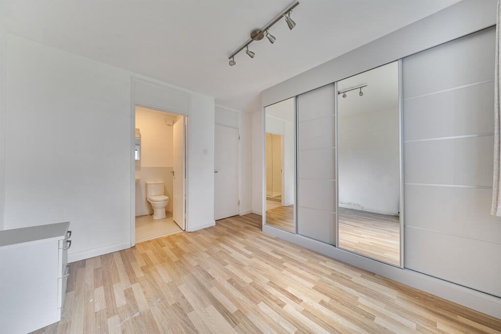 Apartment in Slough - View 5