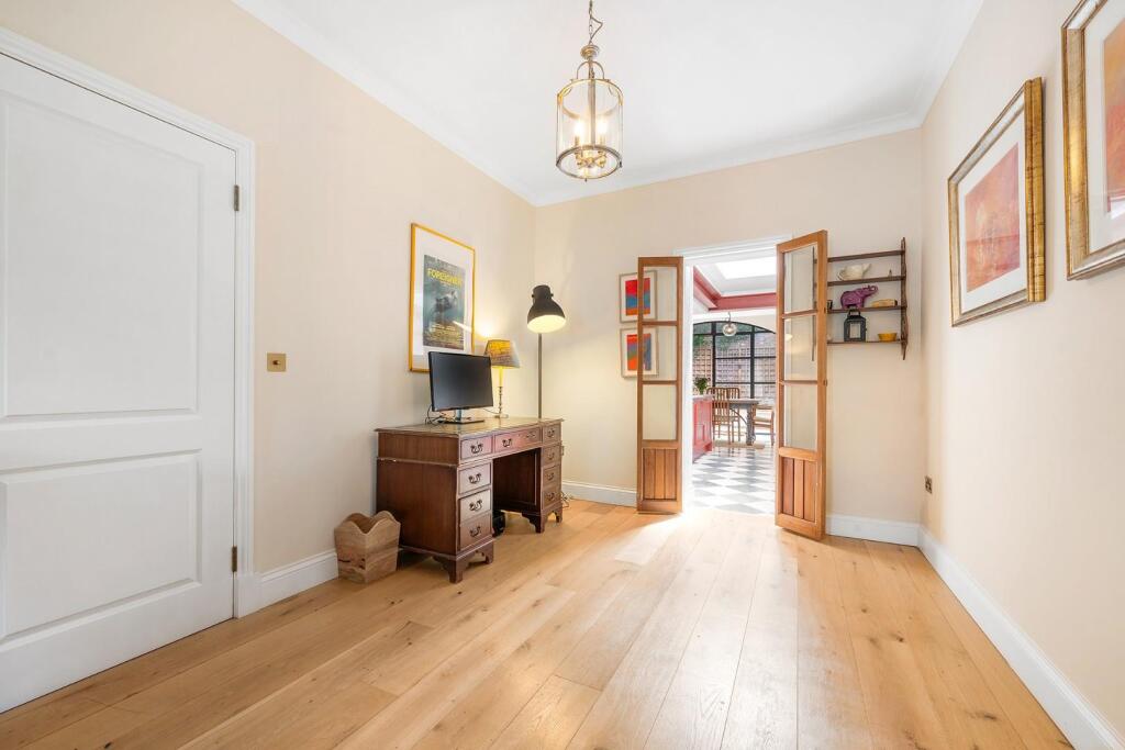 House in London - View 5