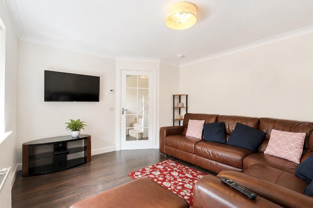 Farm Wynd, Woodilee, G66 3RJ photo 2