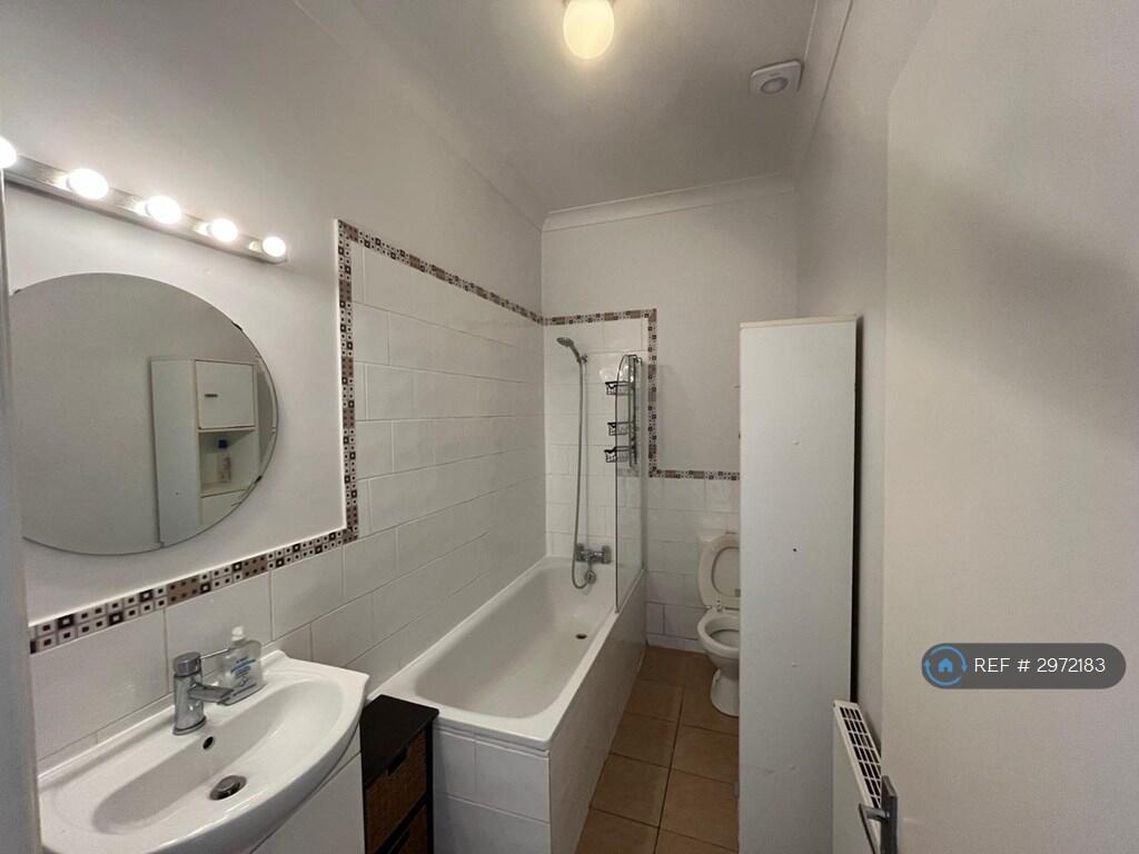 Apartment in London - More
