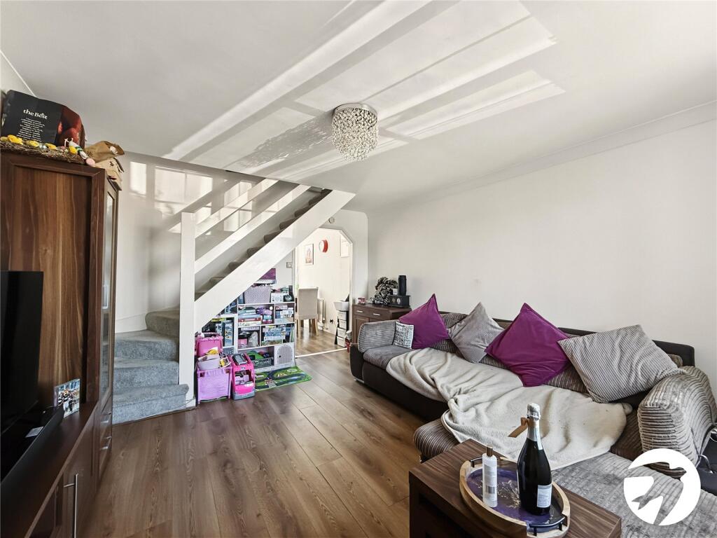 House in Chatham, Medway - More