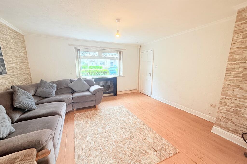 The Glen, Palacefields, Runcorn WA7 2TB photo 5