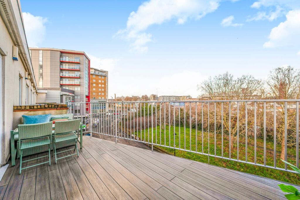 Apartment in London, Old Ford, Bow - View 4