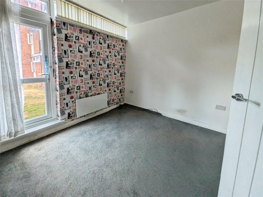 Apartment in Wolverhampton, West Midlands - More