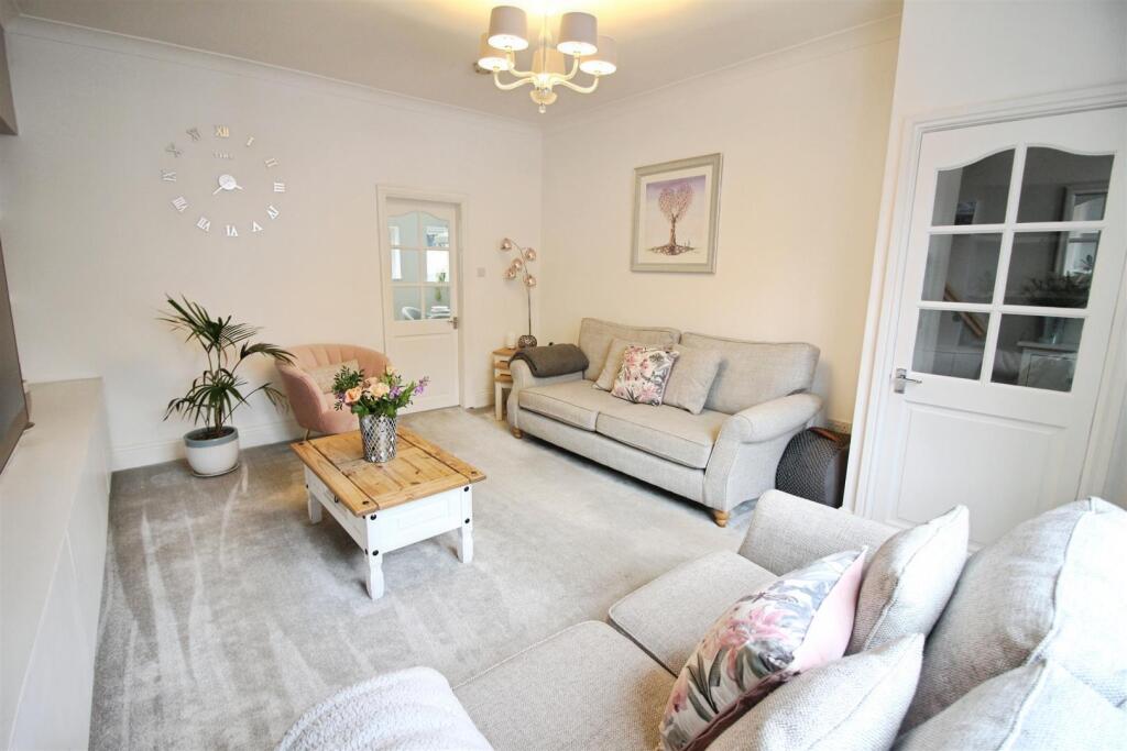 Strawberry Avenue, Garforth Leeds photo 3