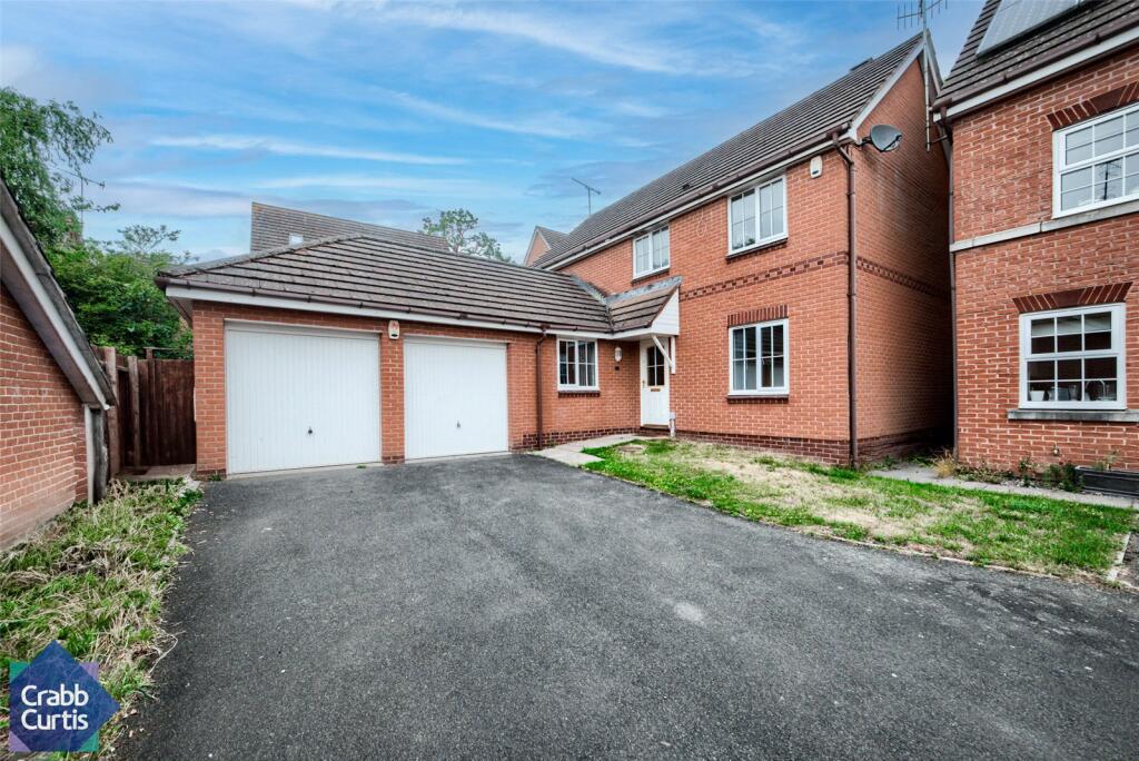 4-bed detached on Campden Grove, Hatton Park, Warwick, CV35, £490,000