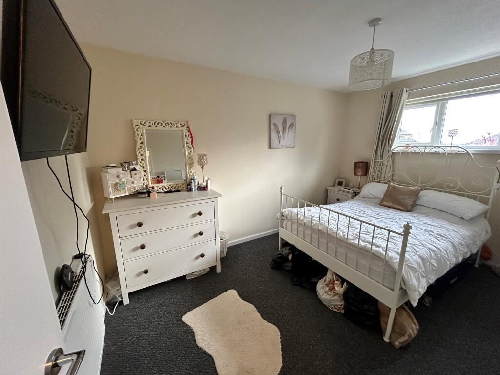 House in Cardiff, Trowbridge - View 5