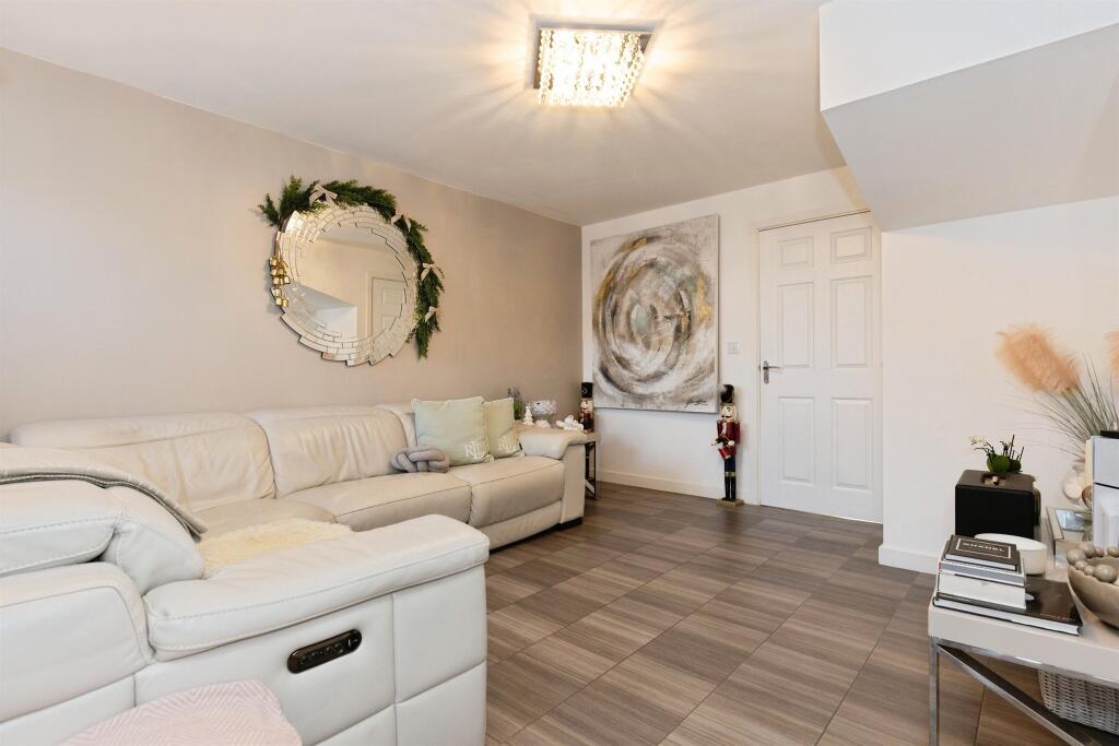 Snellsdale Road, Rugby photo 3
