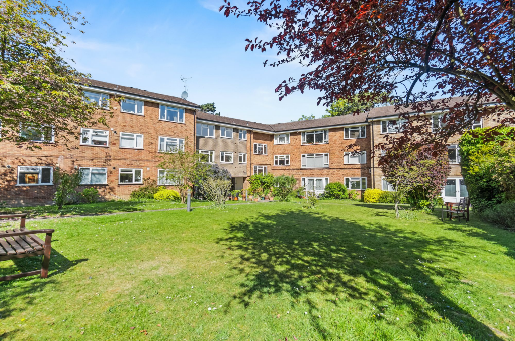 Apartment in Sutton - View 2