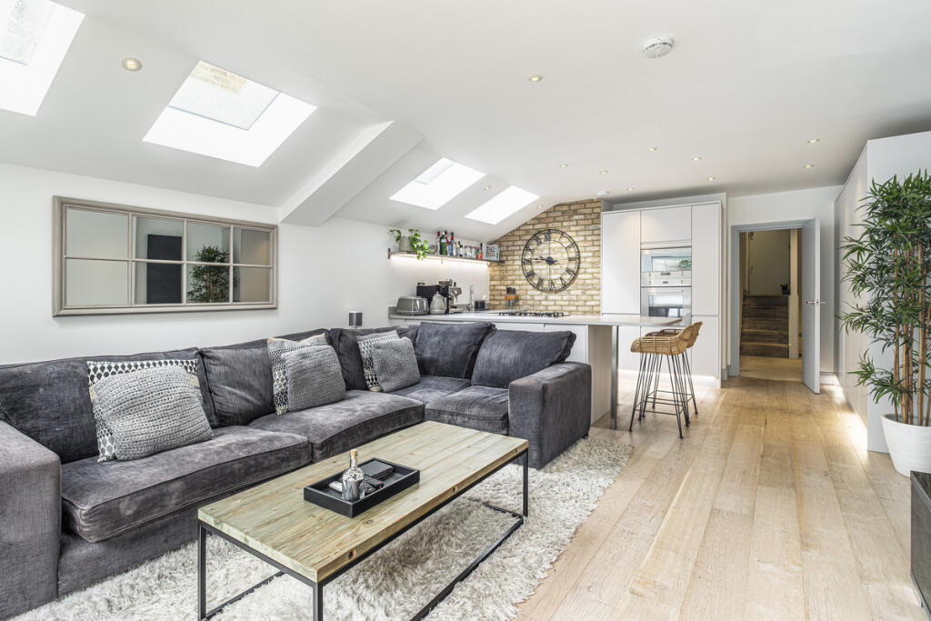 Apartment in London - View 5