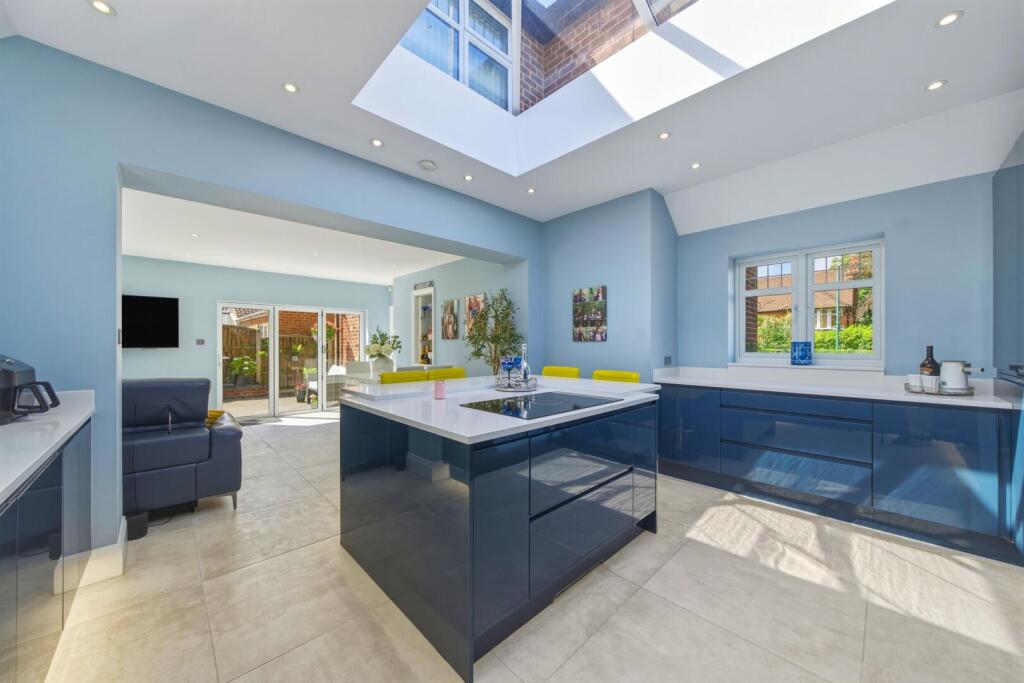 House in Nottingham, Wollaton Vale - View 4