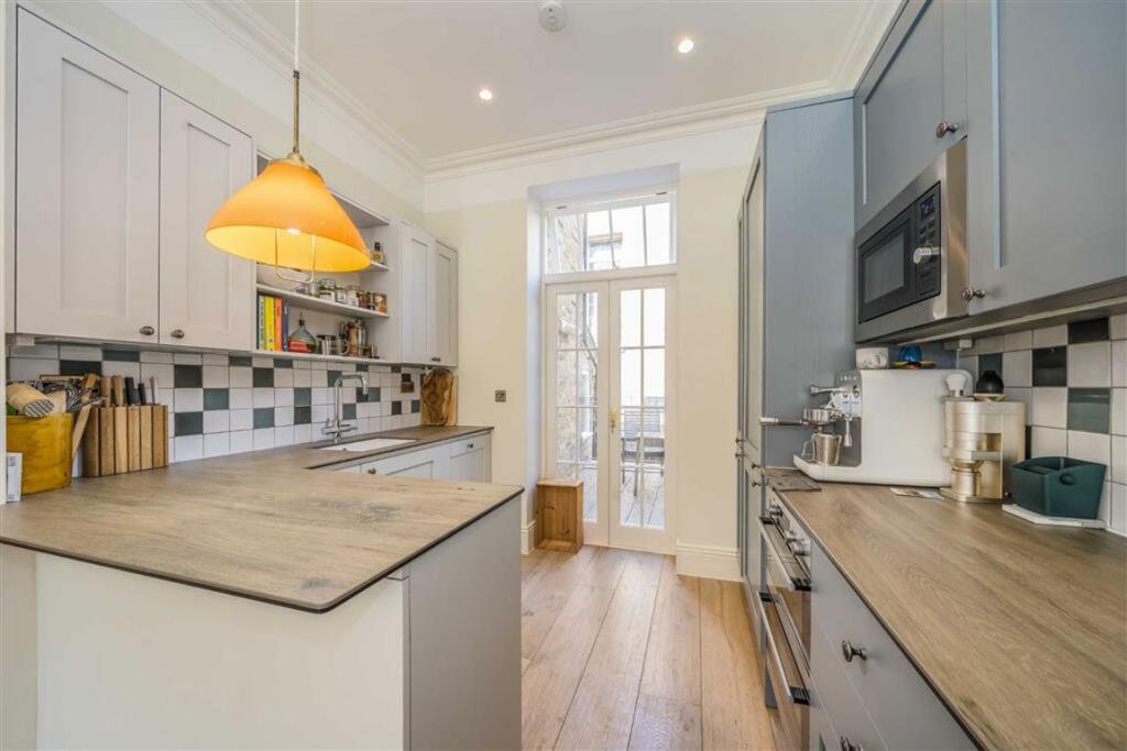 Apartment in London, Hammersmith - View 4