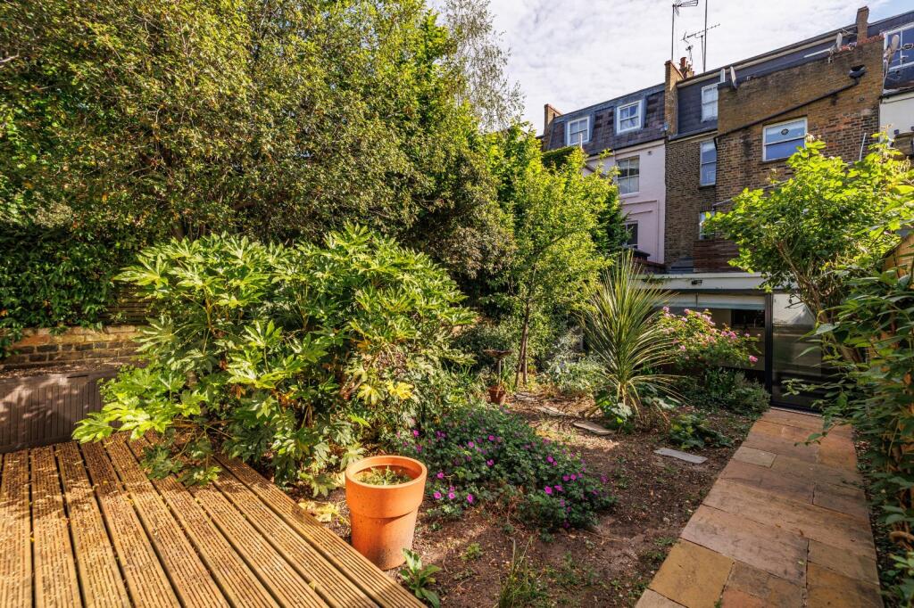 Barclay Road, Fulham Broadway, SW6 - More
