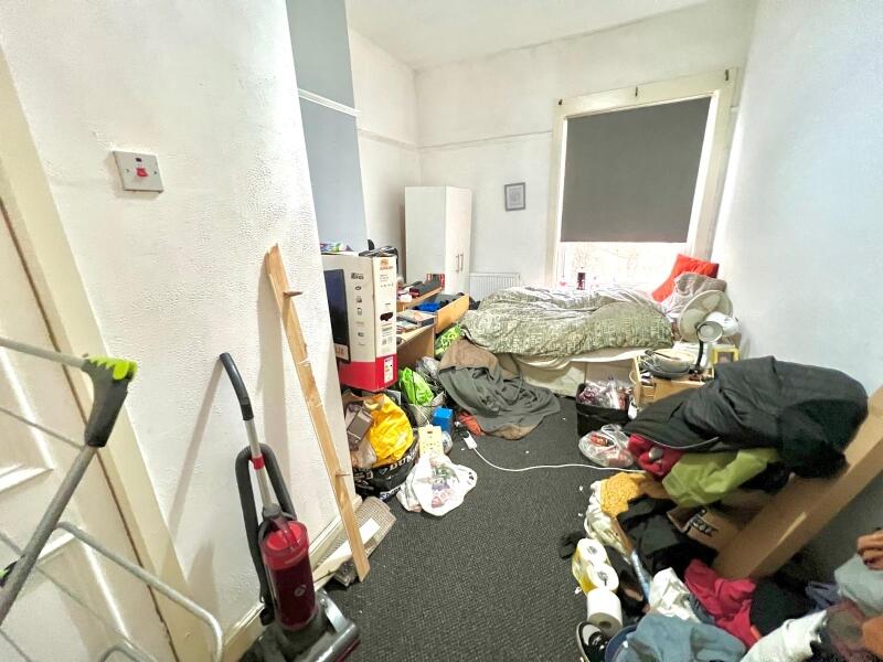 House in Leeds, West Yorkshire - View 4
