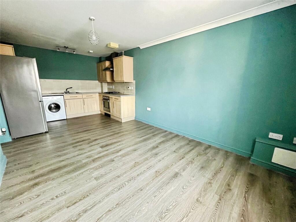 Apartment in Swindon, St. Andrews - View 2