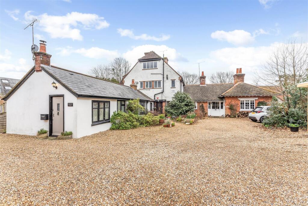 Main image of property: 43 Shortheath Road, Farnham