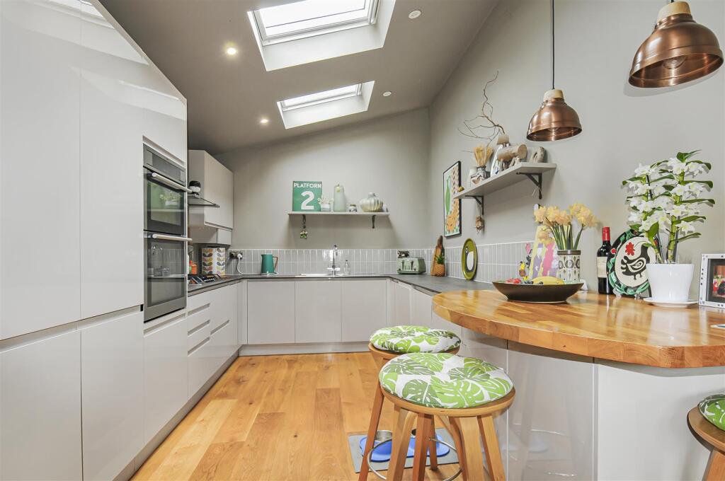 Additional image 5 of Fairway Close, Park Street, St. Albans