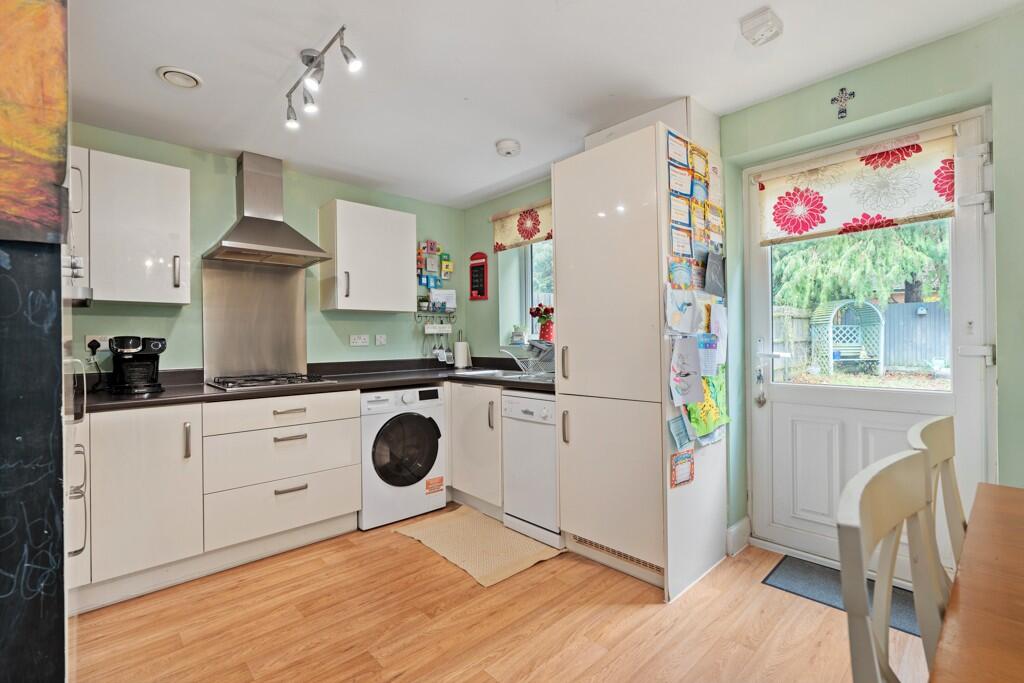 Nathaniel Close, Sarisbury Green, SO31 photo 5
