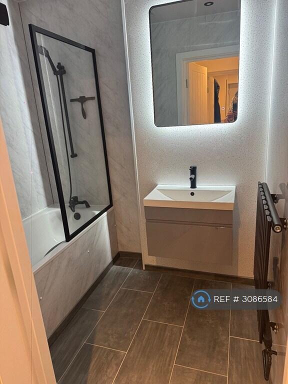 Apartment in Croydon - View 2