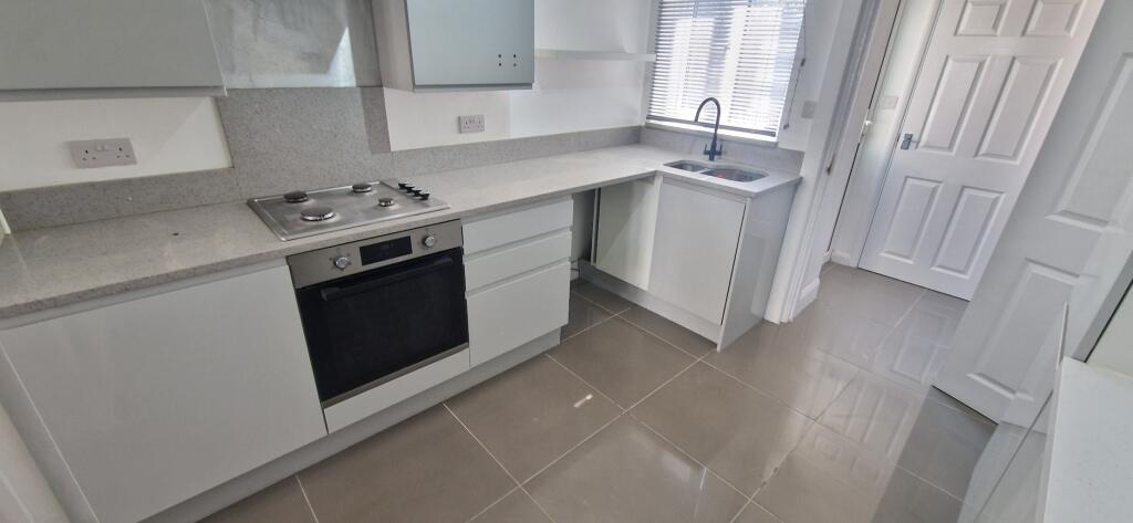 House in Dartford - More