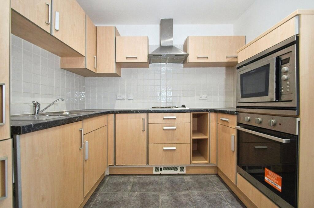 Apartment in Cardiff, Grangetown - View 5