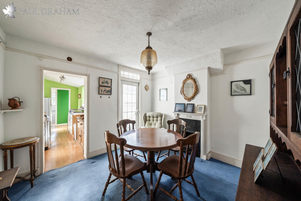 House in Sutton - View 4