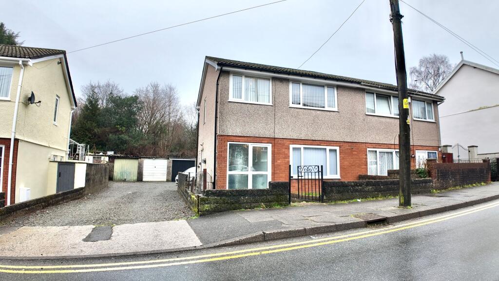 House in Trelewis, Bedlinog - More