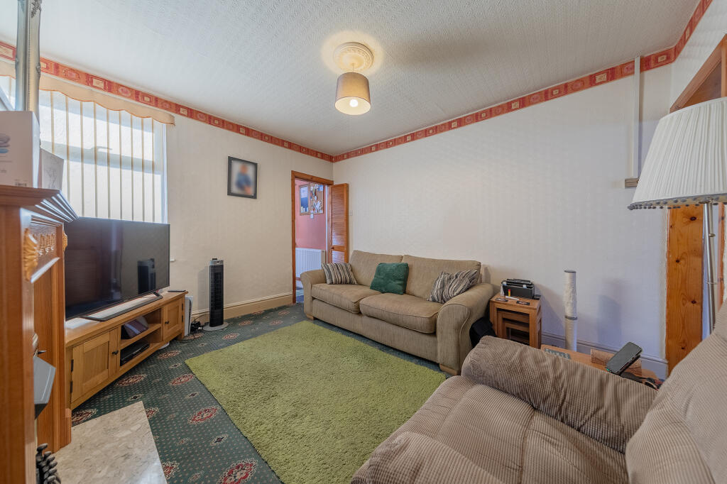 House in Nuneaton and Bedworth, Warwickshire - View 3
