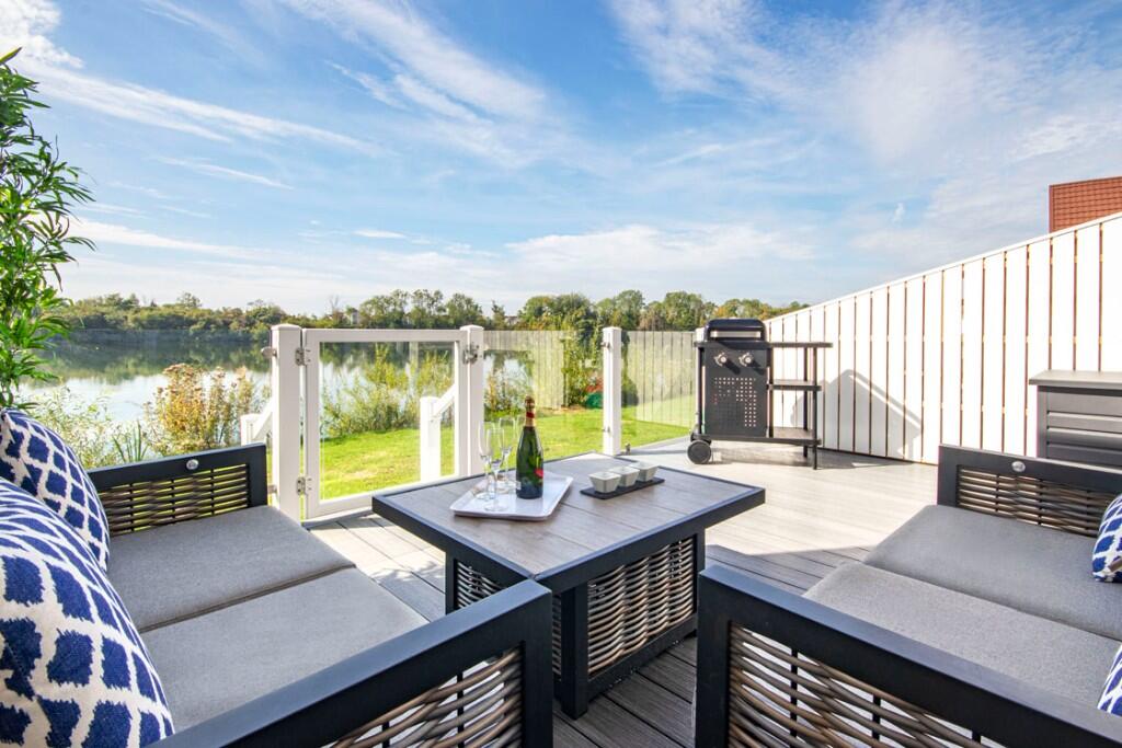 House in Gloucester - View 2